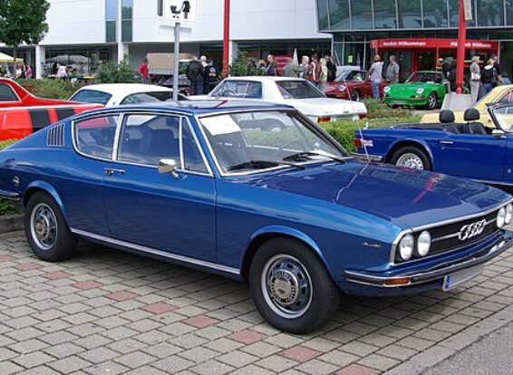 Audi_100_Coupe_BW_1